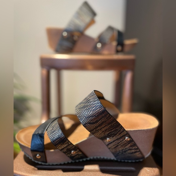 Metallic Leather Wedges - Picture 2 of 6